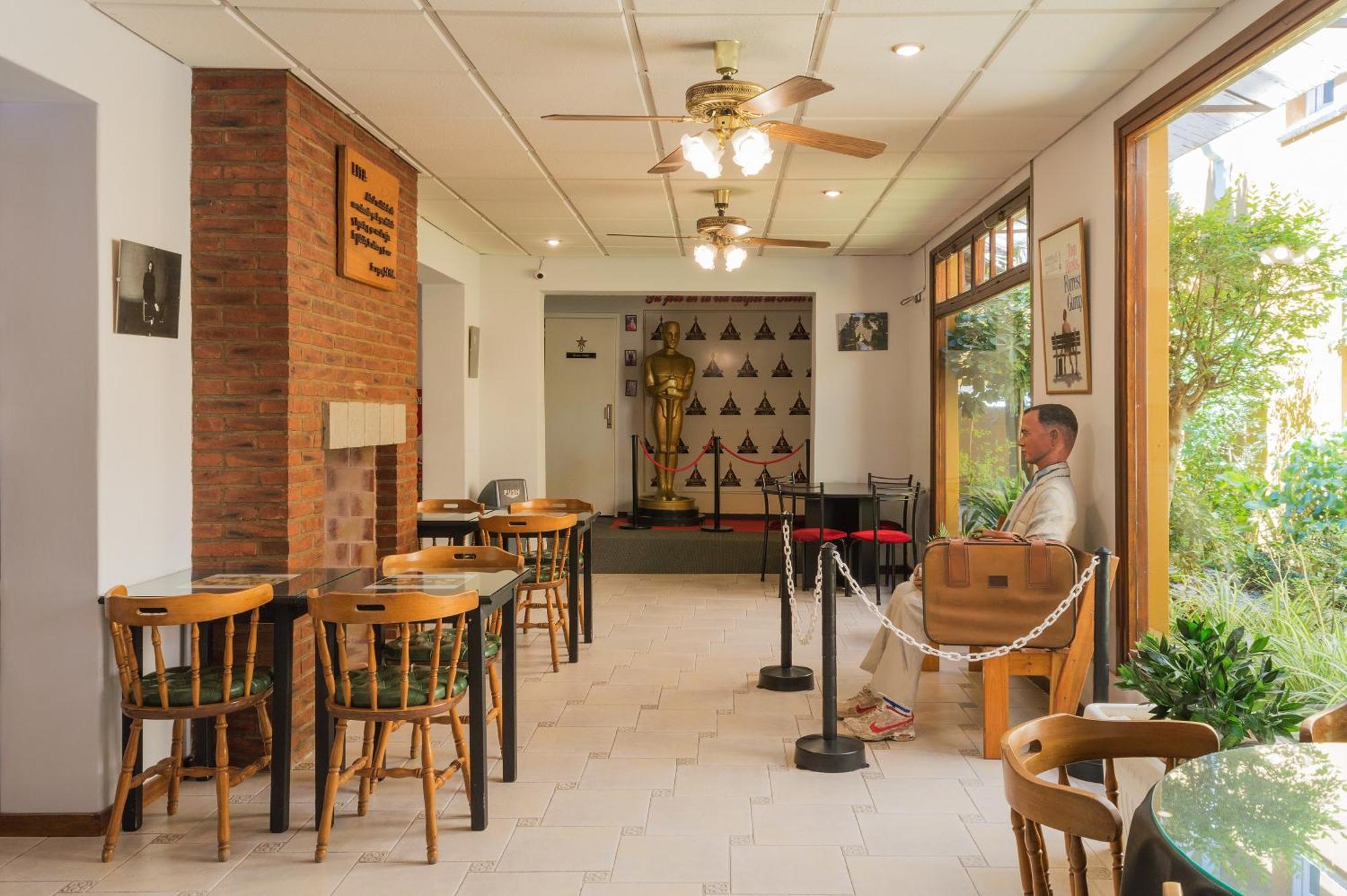 Hotel De Cine Las Golondrinas Villa Gesell Buitenkant foto