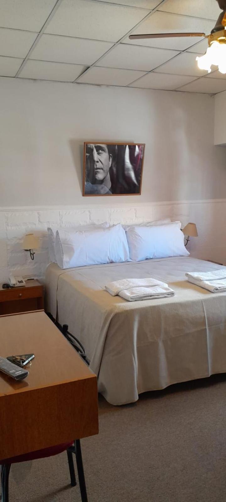 Hotel De Cine Las Golondrinas Villa Gesell Buitenkant foto