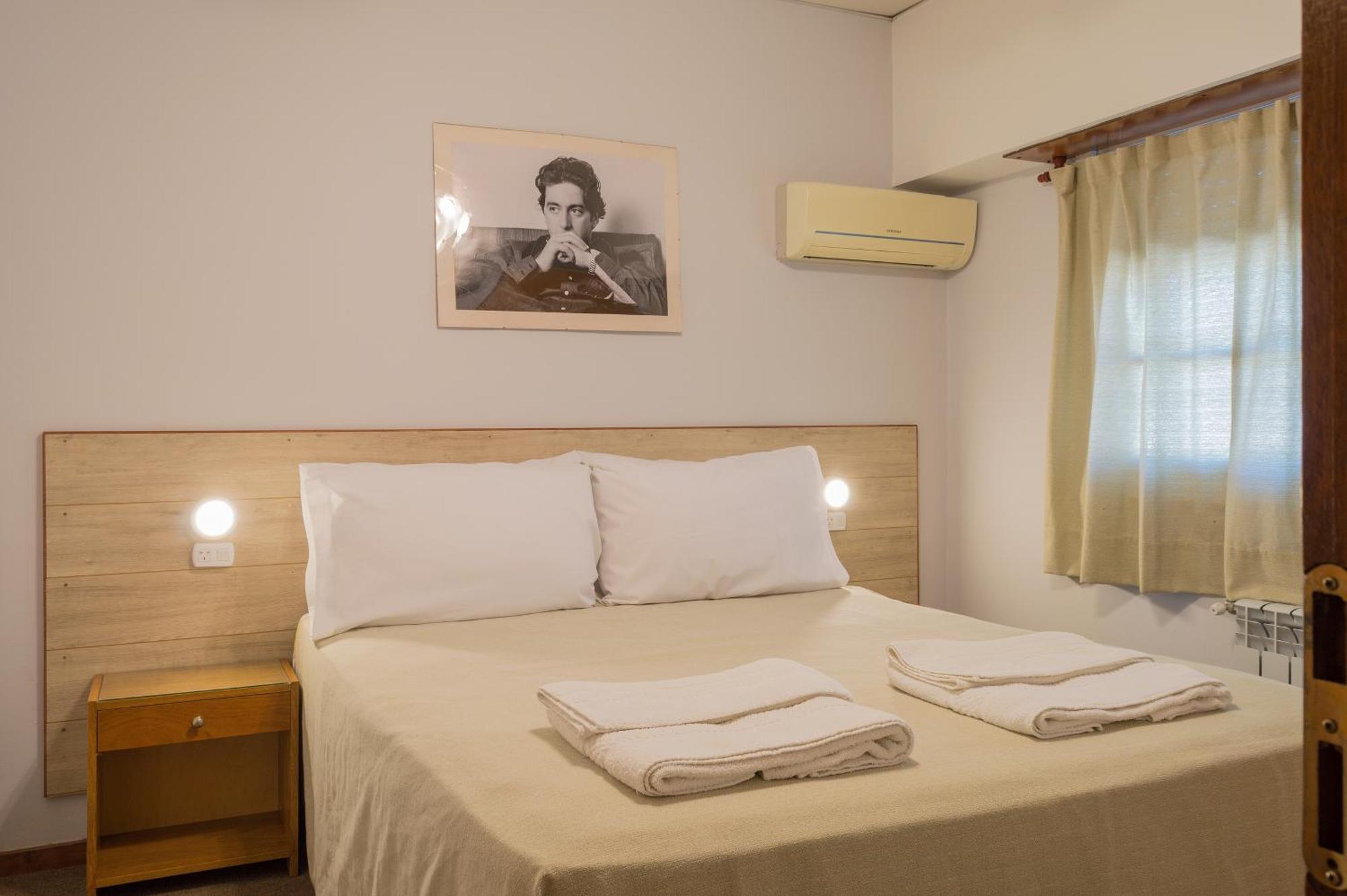 Hotel De Cine Las Golondrinas Villa Gesell Buitenkant foto