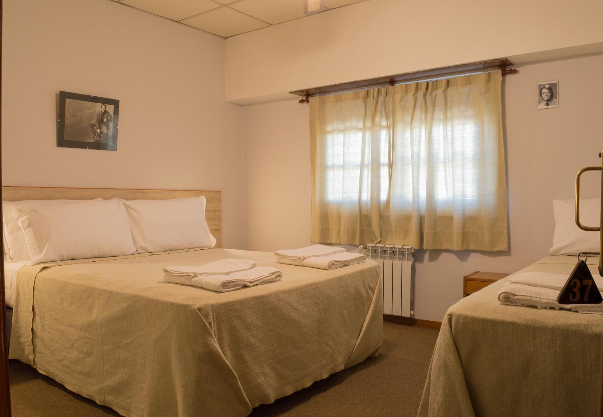 Hotel De Cine Las Golondrinas Villa Gesell Buitenkant foto