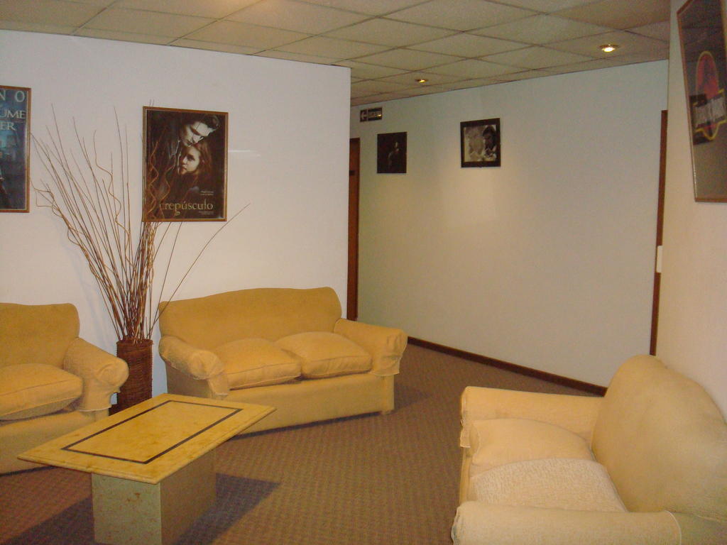Hotel De Cine Las Golondrinas Villa Gesell Buitenkant foto